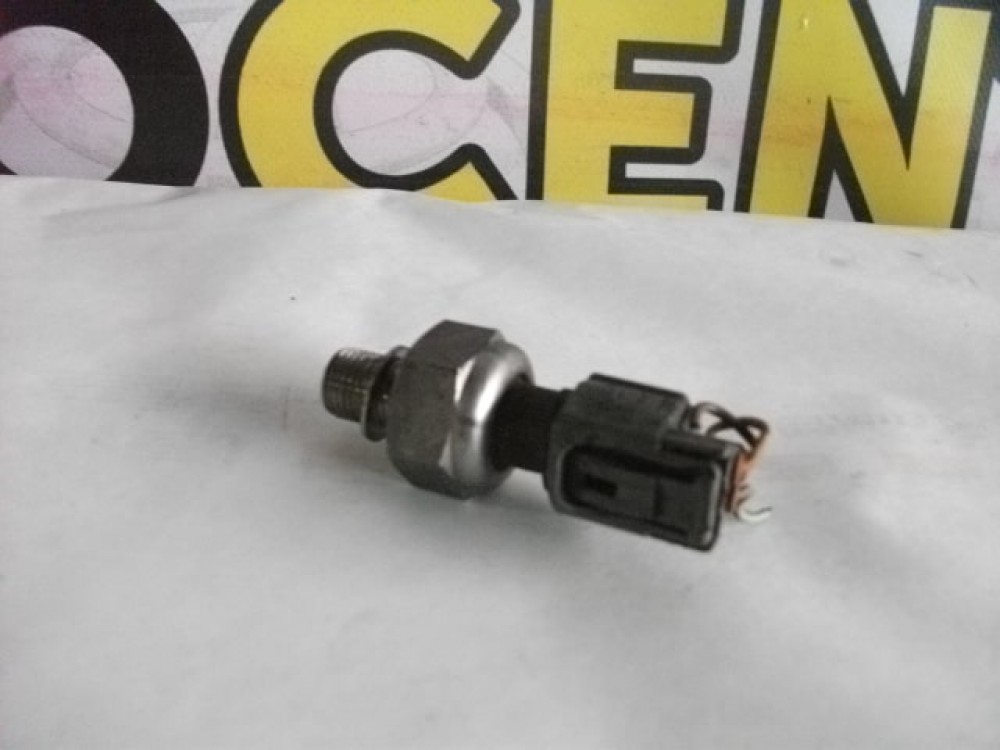 2004-2005 AVENSİS BENZİN MÜŞÜRÜ
