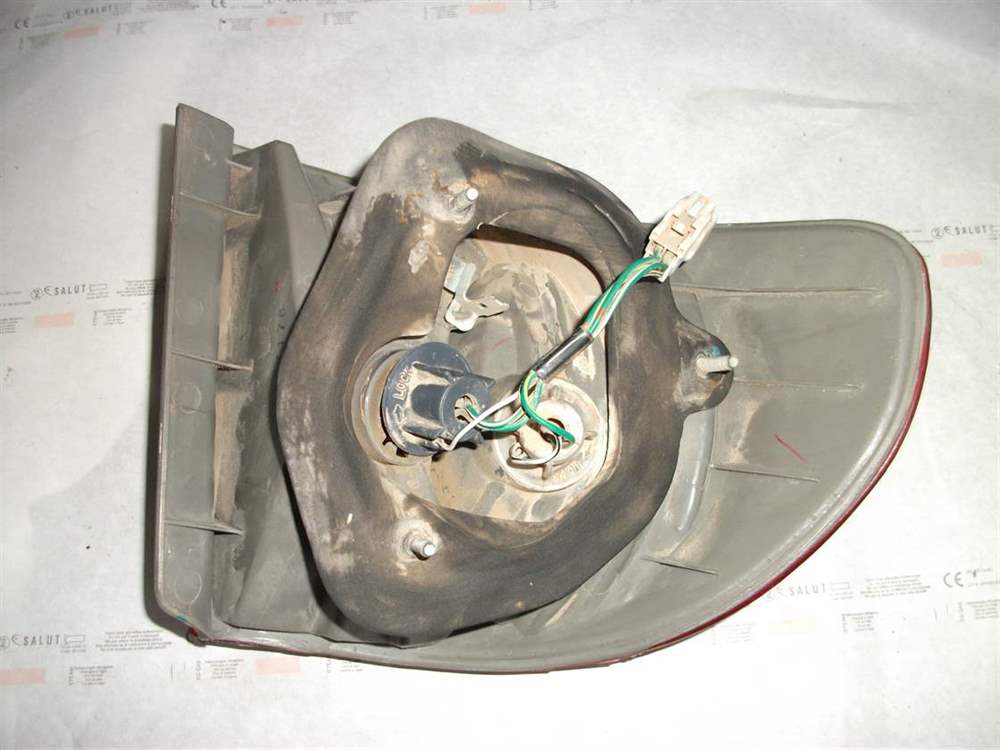 Toyota Corolla 1999-2000 Sağ Dış Stop