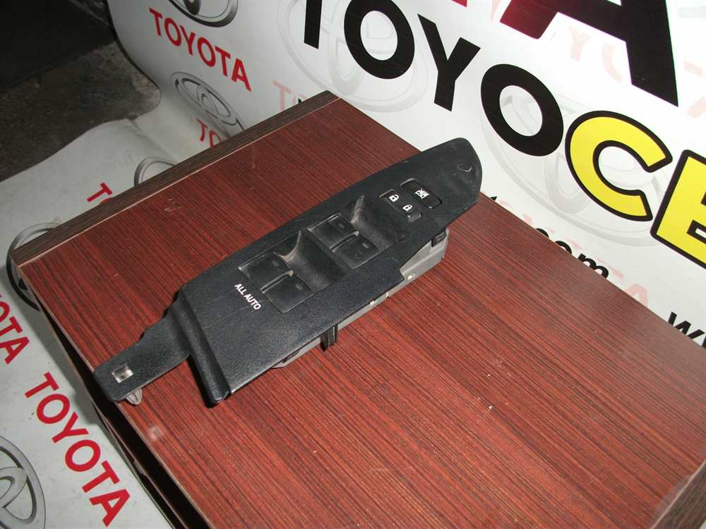Toyota Corolla 2014-2018 Dörtlü Cam Düğmesi