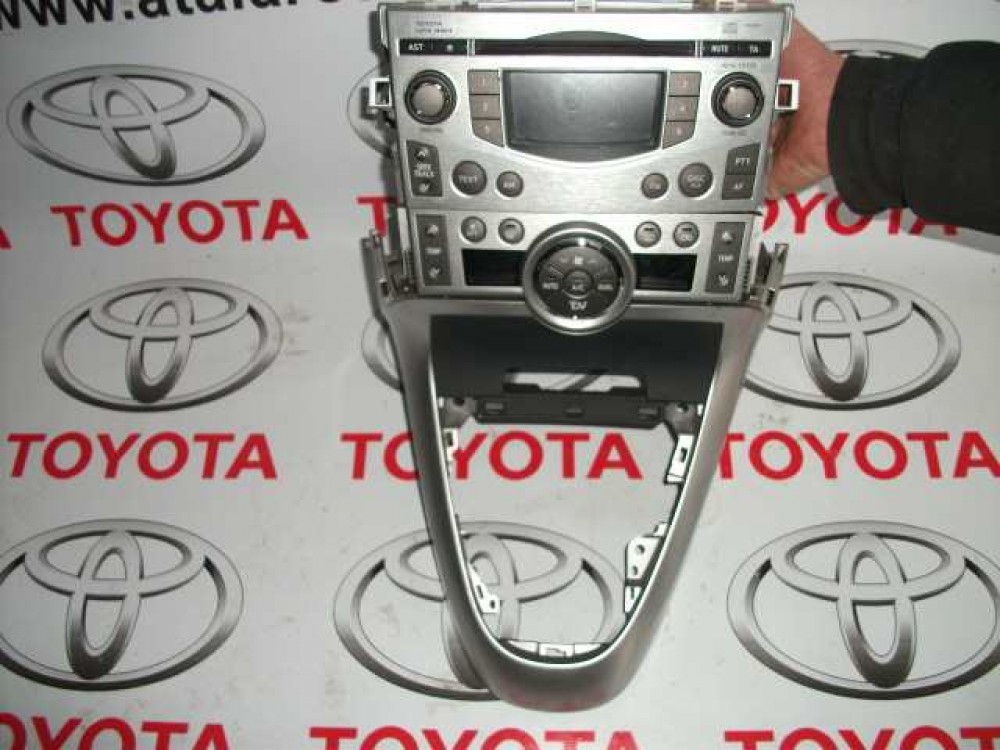 Toyota Verso Cd Çalar Ve Kalorifer Kumanda Paneli