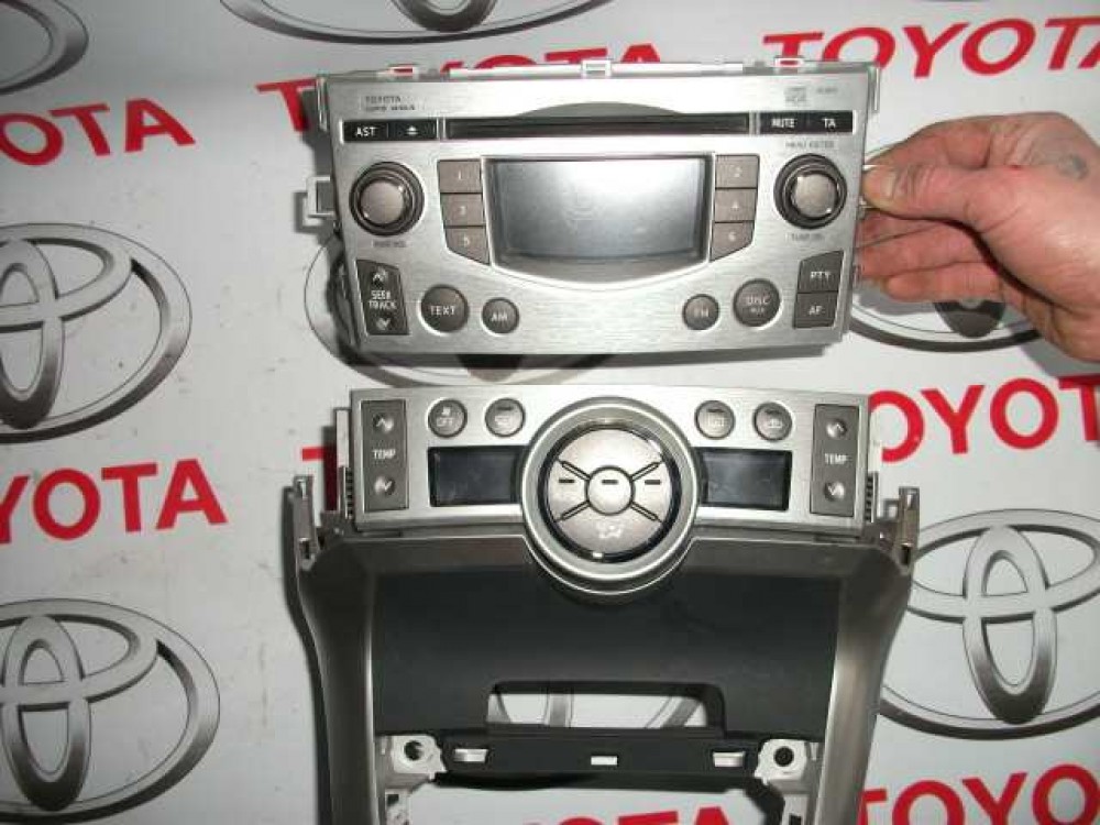 Toyota Verso Cd Çalar Ve Kalorifer Kumanda Paneli