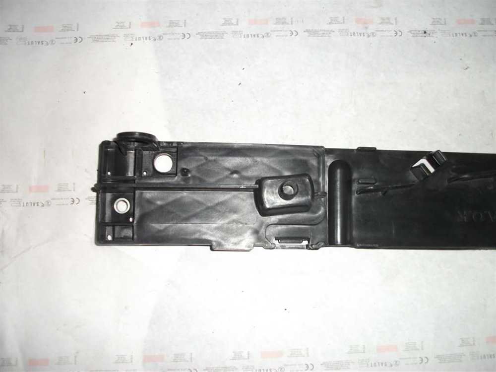Toyota Corolla 2008-2010 Dizel Radyatör Üst Braketi 