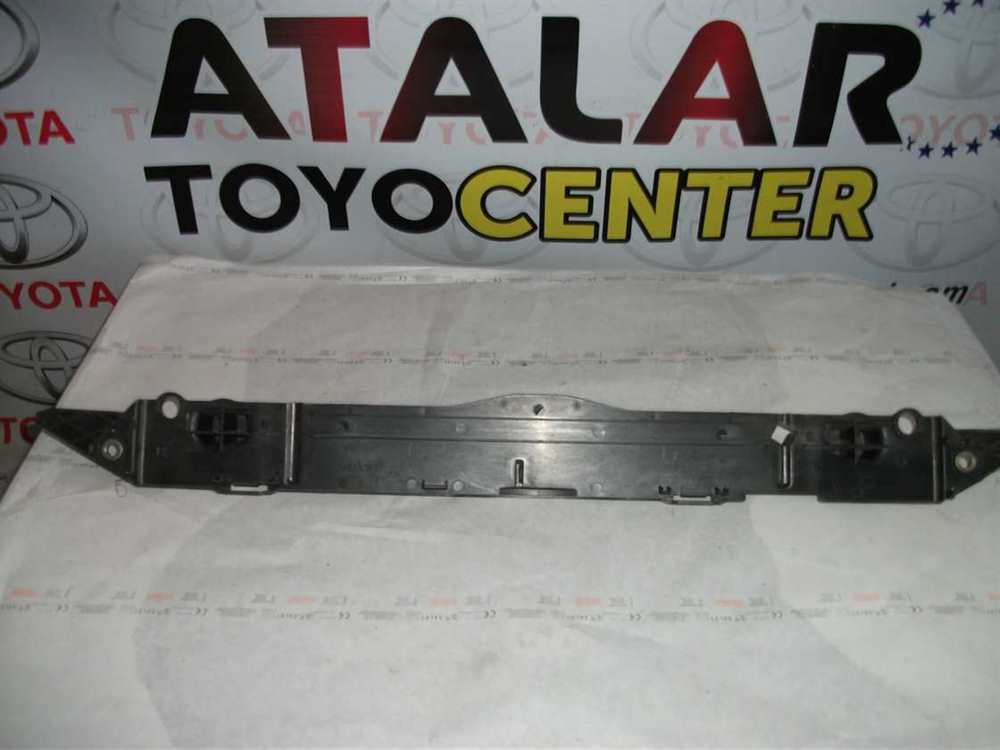 Toyota Corolla 2008-2018 Benzinli Radyatör Üst Braketi