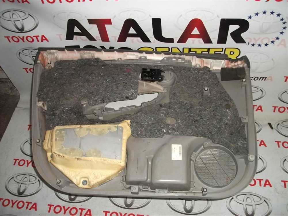Toyota Corolla 2008 Sağ Ön Kapı Döşemesi