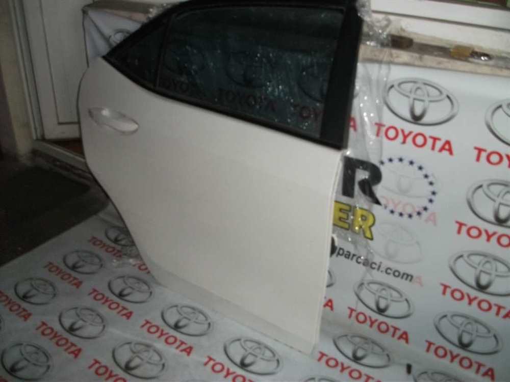 Toyota Corolla 2014-2018 Sağ Arka Kapı İnci Beyazı 