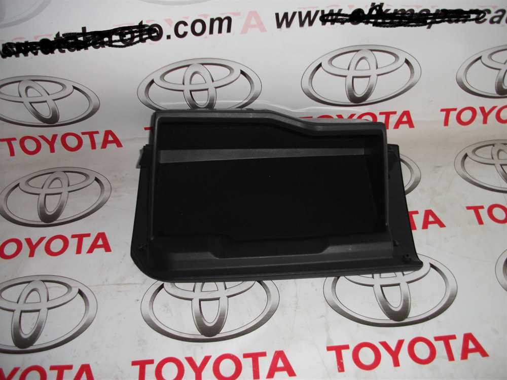 Toyota Corolla Sağ Eşya Gözü Torpido 2013 Sonrası