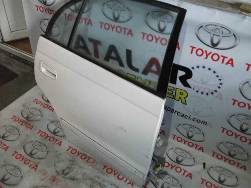 Toyota Corona 1997 Model Sağ Arka Kapı