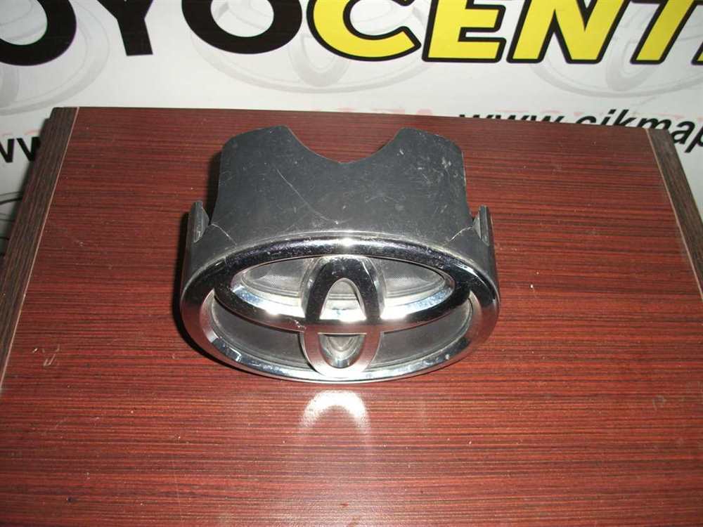 Toyota Corolla Hi-Ace Ön Amblem Hatasız