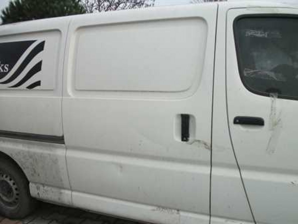 Toyota Hi-Ace Sağ Sürgülü Kapi Beyaz Araç Üstünden