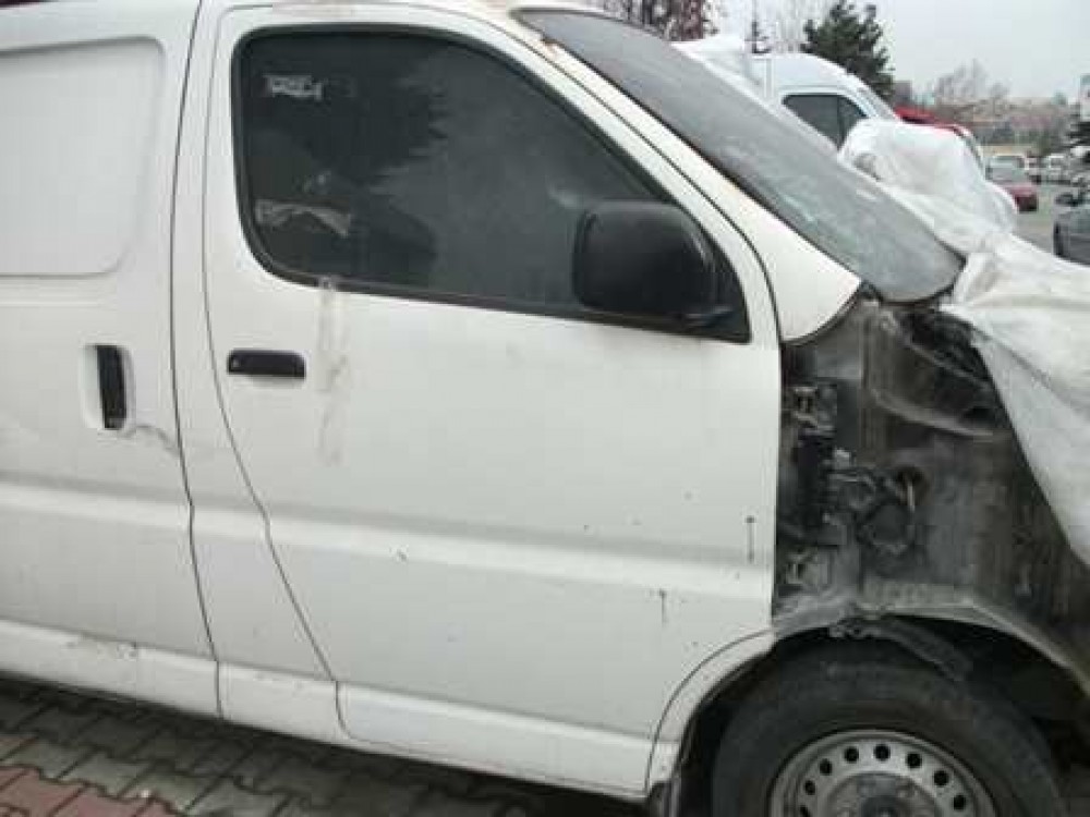 Toyota Hi-Ace Sağ Sürgülü Kapi Beyaz Araç Üstünden