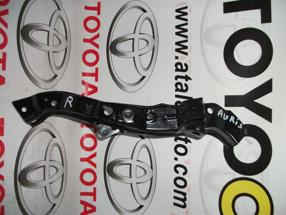 Toyota Auris Far Üst Bağlantı Sacı 