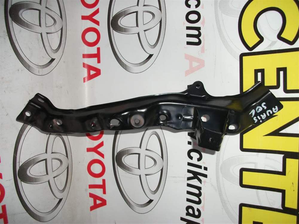 Toyota Auris Far Üst Bağlantı Sacı 
