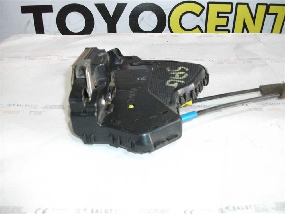 Toyota Corolla 2001-2006 Sağ Ön Kapı Kilidi