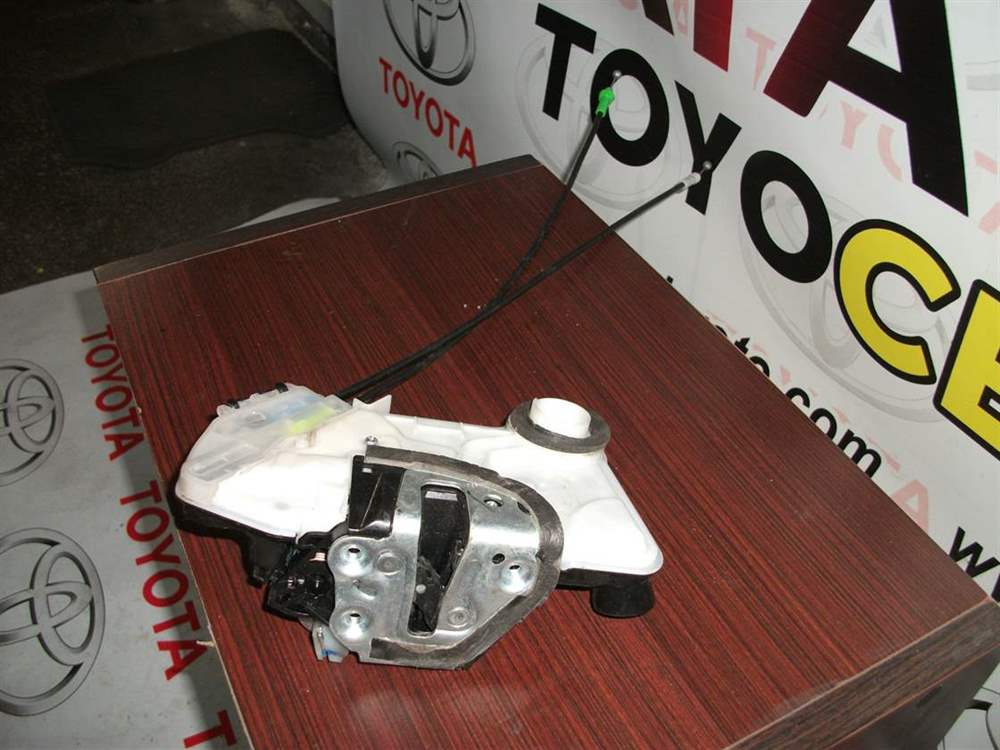 Toyota Corolla 2016 Ön Sağ Kapı Kilidi Hatasız Orjinal