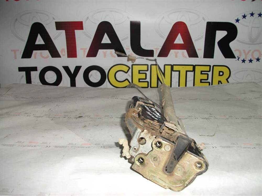 Toyota Corolla Sağ Arka Kapı Kilidi 1999 Model