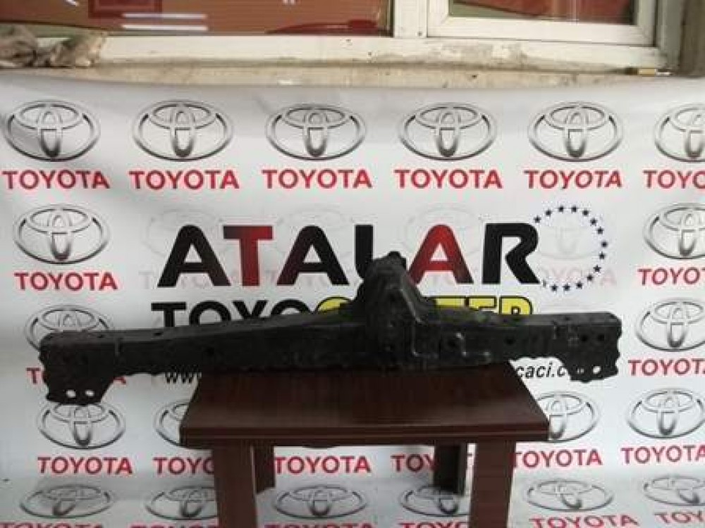 Toyota Corolla Ön Ara Şase Travest Parçası